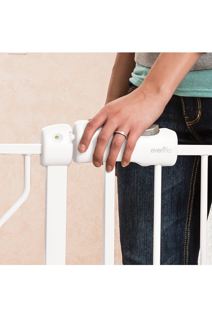 Evenflo gate easy walk thru