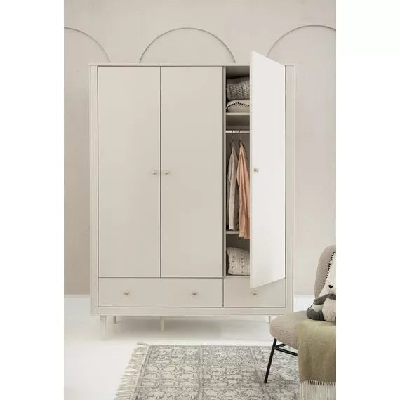 Pinio Petite 3-door wardrobe