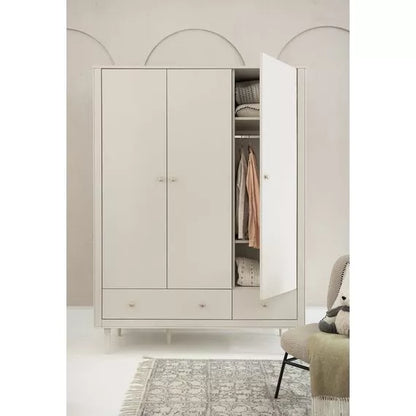 Pinio Petite 3-door wardrobe