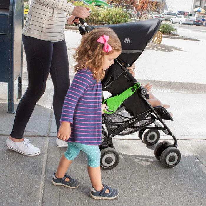 Skip hop walk along handle owl green