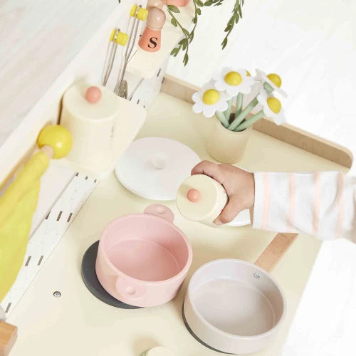 Janod Shiny Grandma-Large Well-Equipped