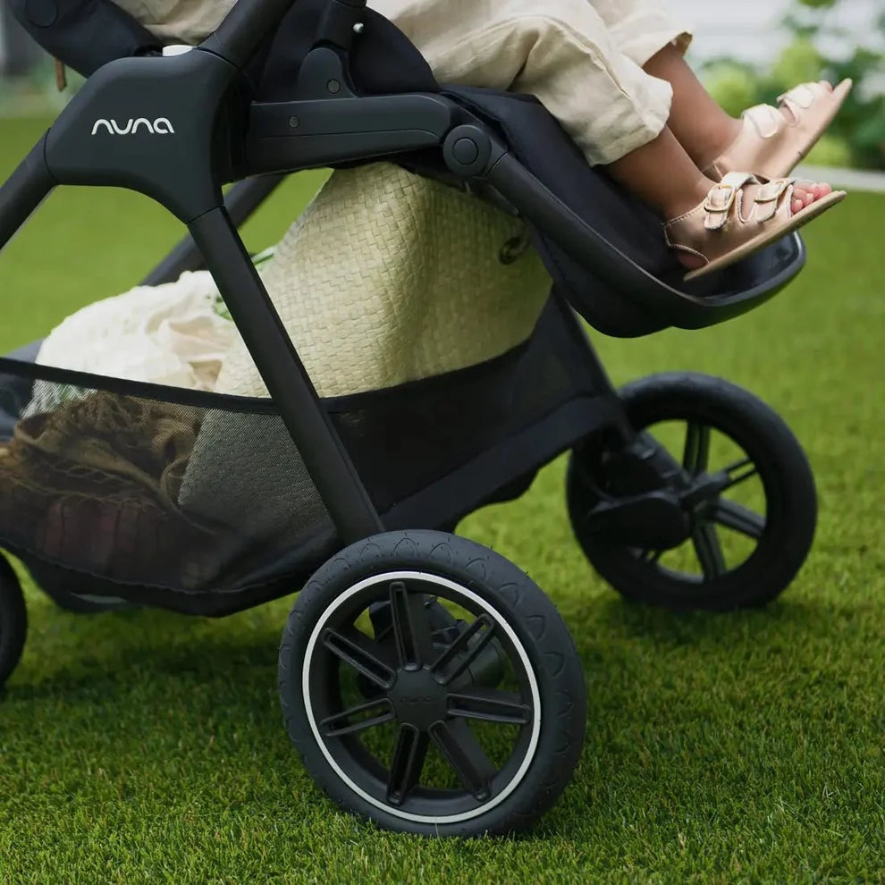 NUNA Stroller Triv Next Caviar with Pipa Urban ISOFIX Car Seat